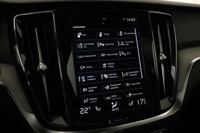Volvo V60 (2021) thumbnail 3