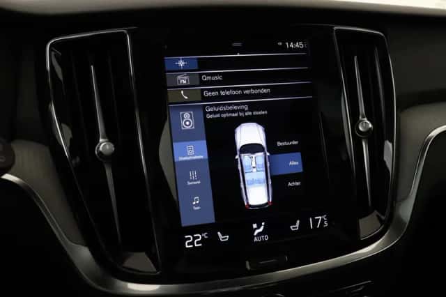Volvo V60 (2021) thumbnail 4