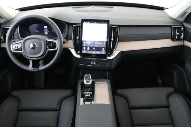 Volvo XC90 (2025) thumbnail 3