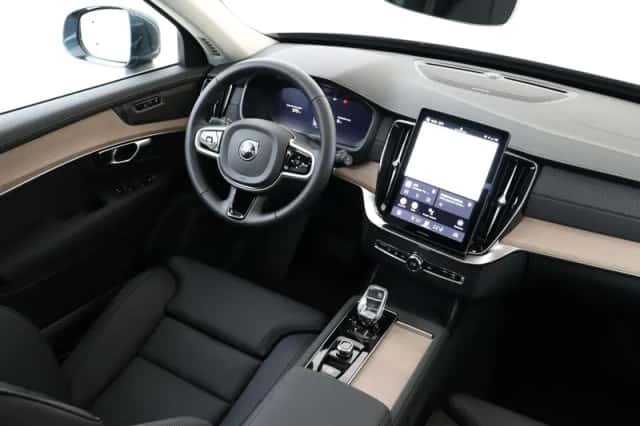 Volvo XC90 (2025) thumbnail 5