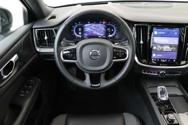 Volvo S60 (2023) thumbnail 1