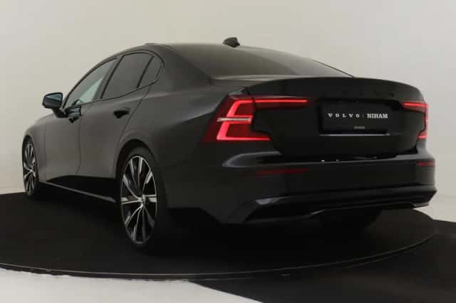 Volvo S60 (2023) thumbnail 4