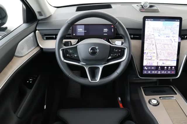 Volvo EX90 (2025) thumbnail 1