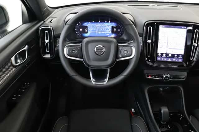 Volvo EX40 (2026) thumbnail 1