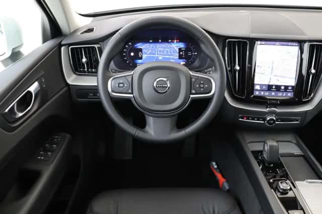 Volvo XC60 (2024) thumbnail 1