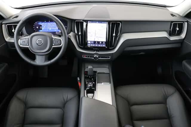 Volvo XC60 (2024) thumbnail 3