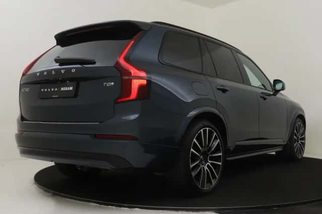 Volvo XC90 (2025) thumbnail 2