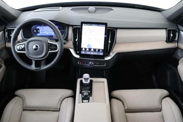 Volvo XC90 (2025) thumbnail 3