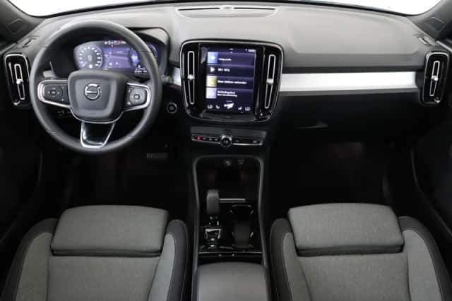 Volvo XC40 (2024) thumbnail 3