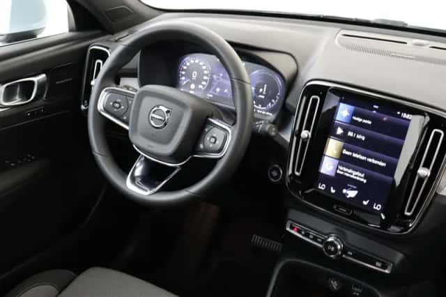 Volvo XC40 (2024) thumbnail 5