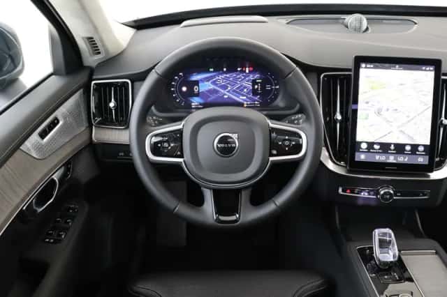 Volvo XC90 (2025) thumbnail 1