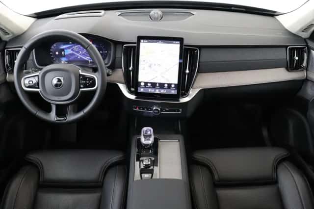 Volvo XC90 (2025) thumbnail 3