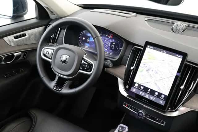 Volvo XC90 (2025) thumbnail 5