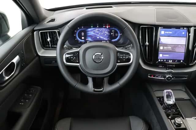 Volvo XC60 (2025) thumbnail 1