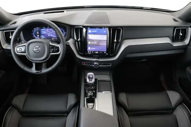 Volvo XC60 (2025) thumbnail 3