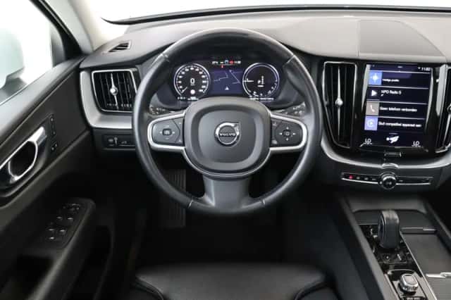 Volvo XC60 (2021) thumbnail 1