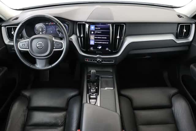 Volvo XC60 (2021) thumbnail 3