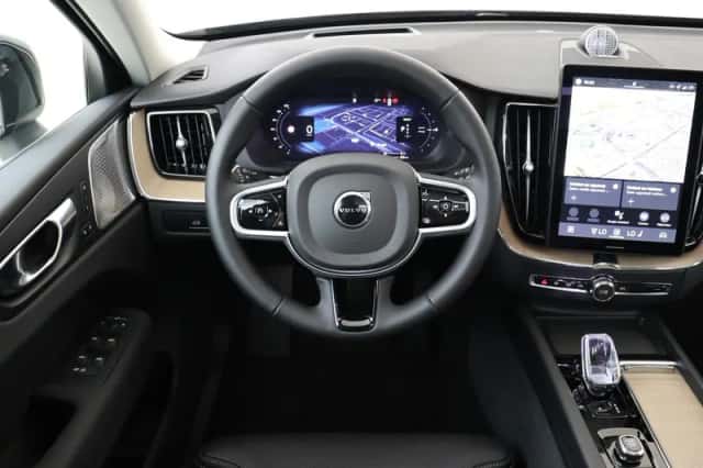 Volvo XC60 (2025) thumbnail 1