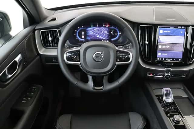 Volvo XC60 (2024) thumbnail 1