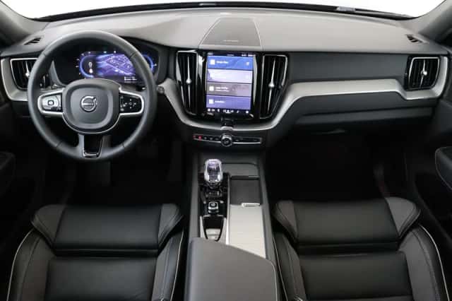 Volvo XC60 (2024) thumbnail 3
