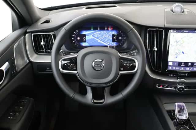 Volvo XC60 (2025) thumbnail 1
