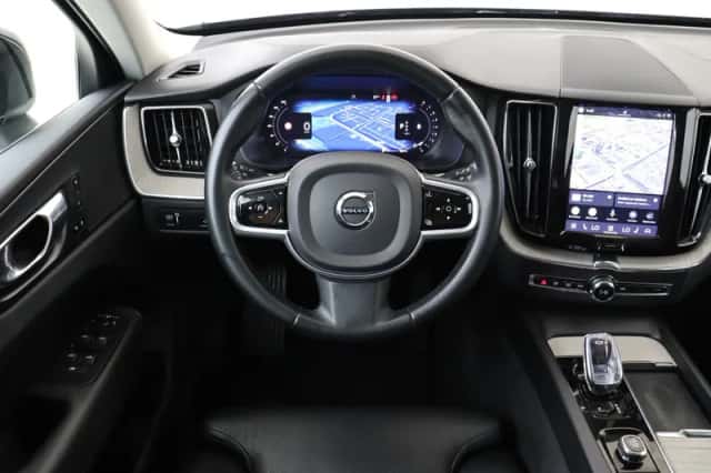Volvo XC60 (2022) thumbnail 1