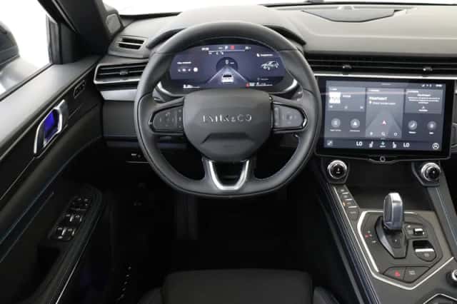 Lynk & Co 01 (2024) thumbnail 1