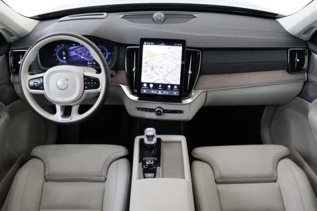Volvo XC90 (2025) thumbnail 4