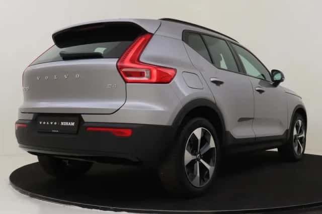 Volvo XC40 (2025) thumbnail 2