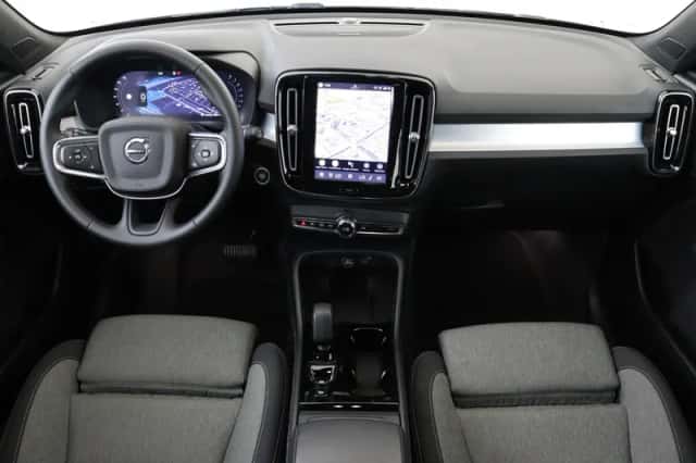 Volvo XC40 (2025) thumbnail 3