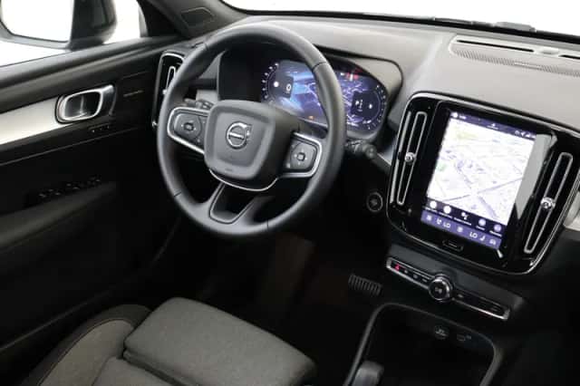 Volvo XC40 (2025) thumbnail 5