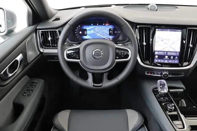 Volvo V60 (2025) thumbnail 2