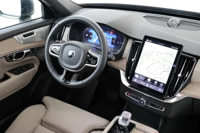 Volvo XC90 (2025) thumbnail 5
