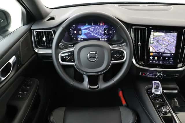 Volvo V60 (2025) thumbnail 1