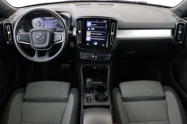 Volvo XC40 (2022) thumbnail 3