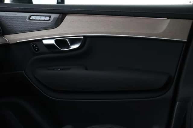 Volvo XC90 (2025) thumbnail 5
