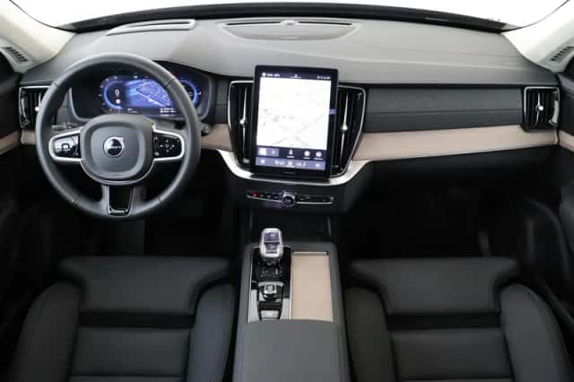 Volvo XC90 (2025) thumbnail 3