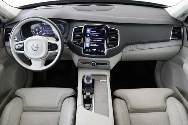Volvo XC90 (2021) thumbnail 3