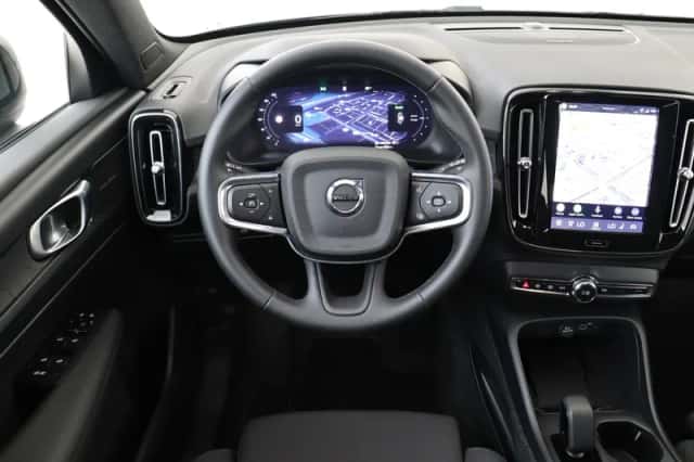 Volvo EX40 (2025) thumbnail 1