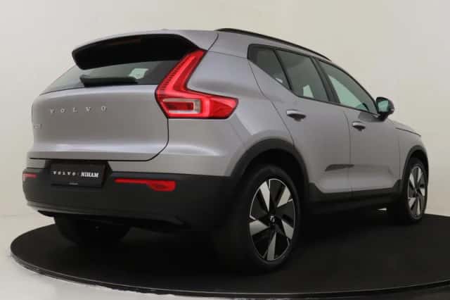 Volvo EX40 (2025) thumbnail 2