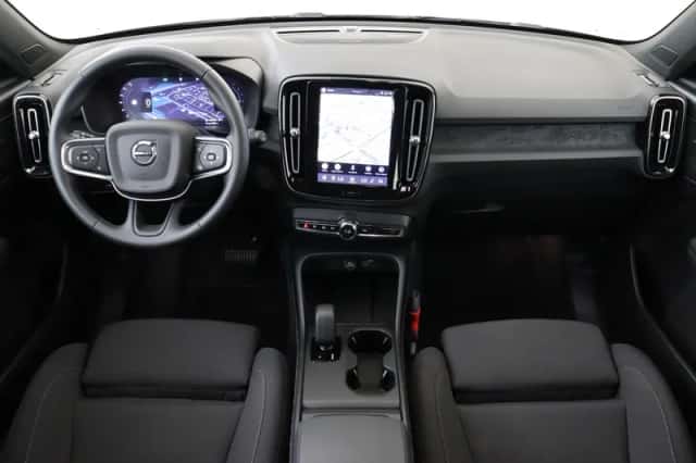 Volvo EX40 (2025) thumbnail 3
