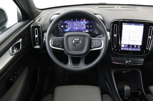 Volvo XC40 (2025) thumbnail 1