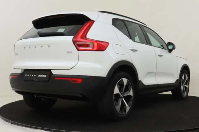 Volvo XC40 (2025) thumbnail 2