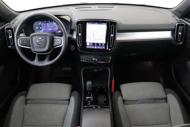 Volvo XC40 (2025) thumbnail 3