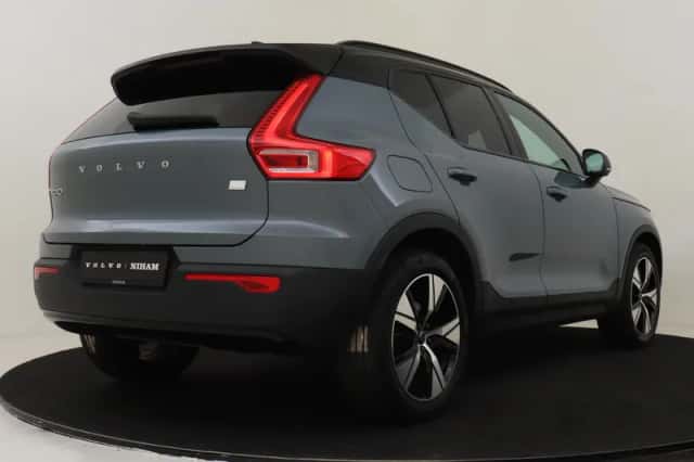 Volvo XC40 (2021) thumbnail 2