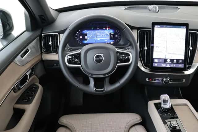 Volvo XC90 (2025) thumbnail 1
