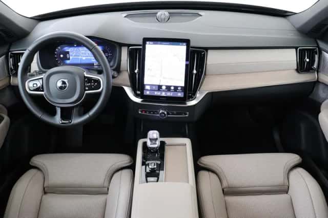 Volvo XC90 (2025) thumbnail 3