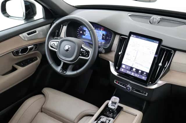 Volvo XC90 (2025) thumbnail 5