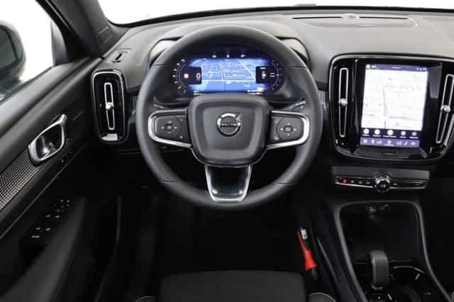 Volvo EX40 (2026) thumbnail 1