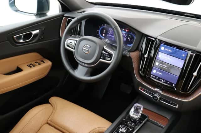 Volvo XC60 (2023) thumbnail 5